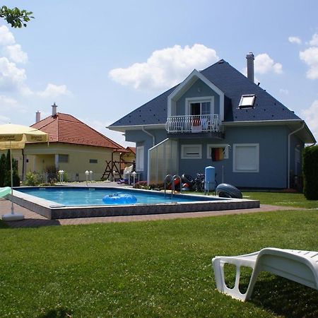 Kek Vendeghaz Family Resort Денешдиаш Экстерьер фото