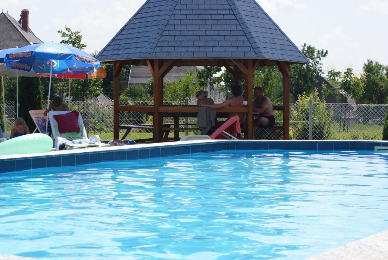 Kek Vendeghaz Family Resort Денешдиаш Экстерьер фото