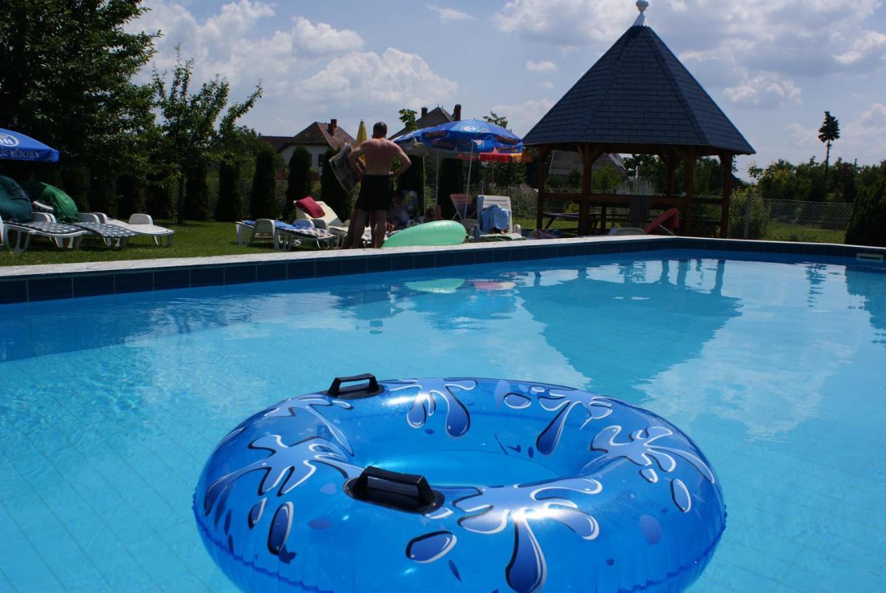 Kek Vendeghaz Family Resort Денешдиаш Экстерьер фото