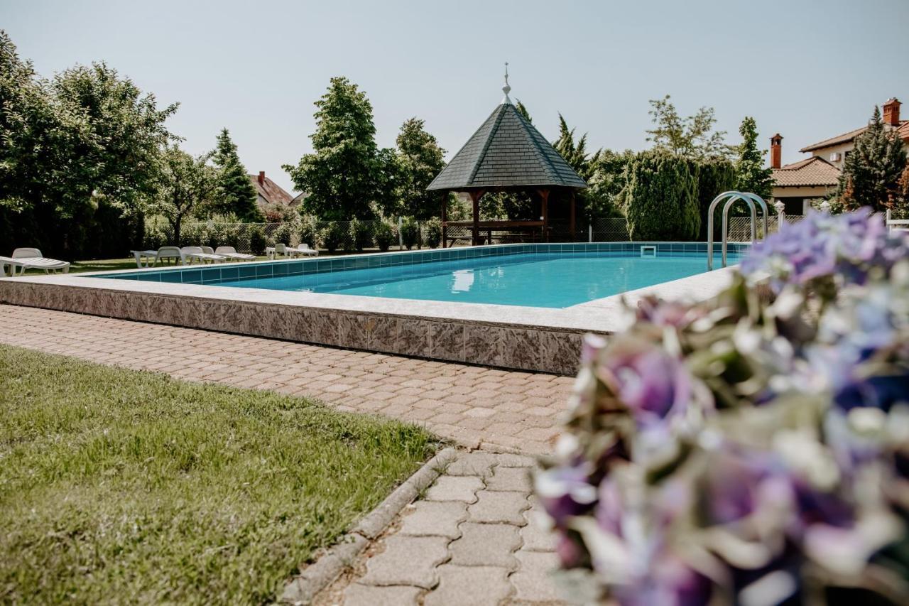Kek Vendeghaz Family Resort Денешдиаш Экстерьер фото